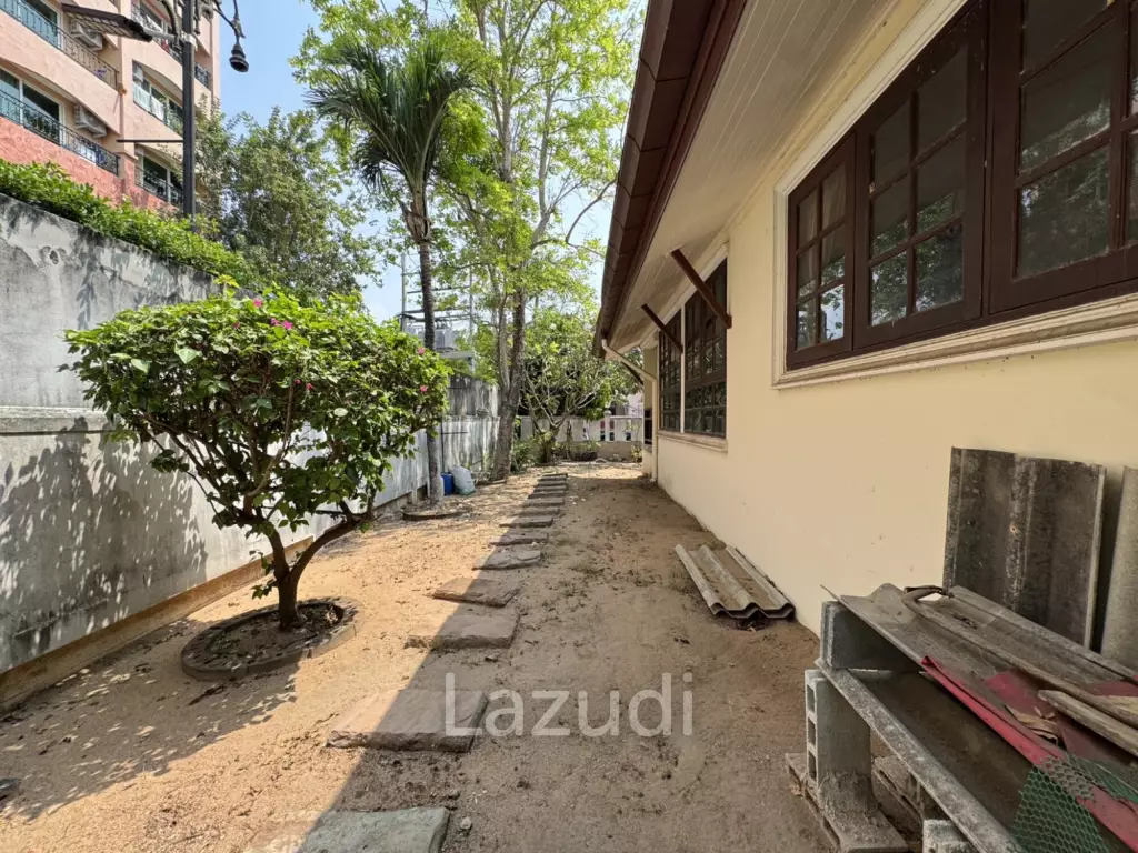 4 Bedroom 4 Bathroom 240 SQ.M. Jomtien Beach Paradise