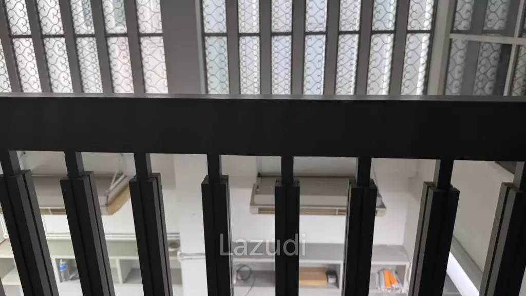 2000 sqm 6-storey corner commercial building in Wat Sommanat Bangkok