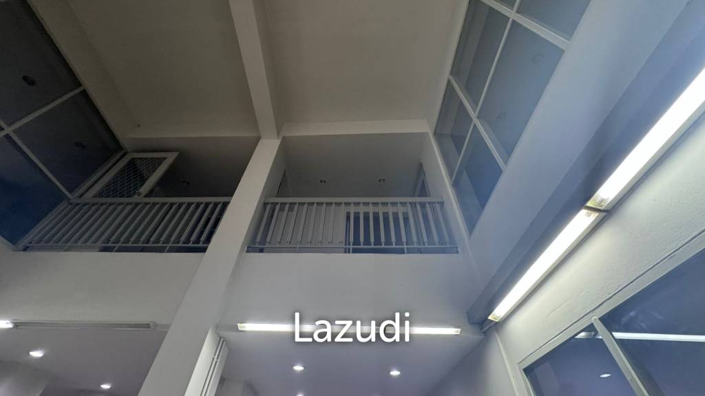2000 sqm 6-storey corner commercial building in Wat Sommanat Bangkok