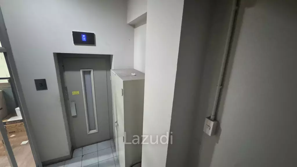 2000 sqm 6-storey corner commercial building in Wat Sommanat Bangkok