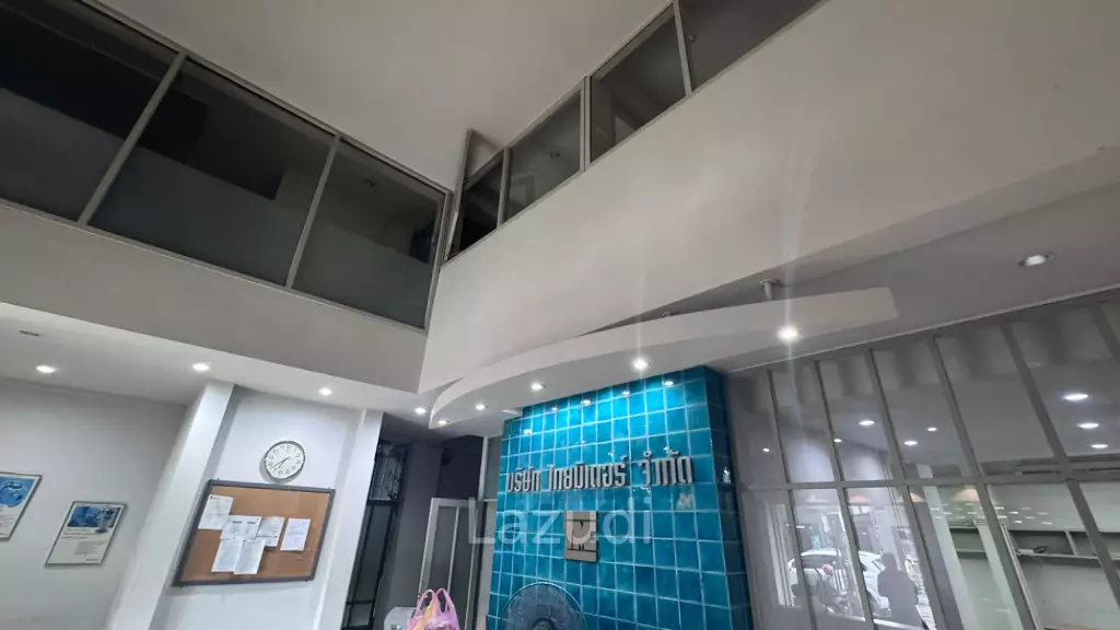 2000 sqm 6-storey corner commercial building in Wat Sommanat Bangkok