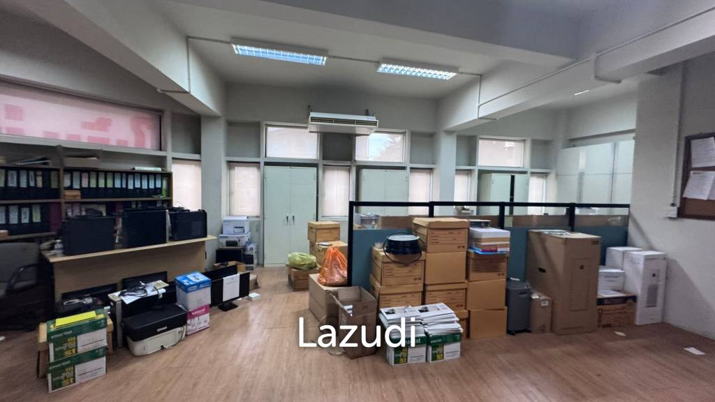 2000 sqm 6-storey corner commercial building in Wat Sommanat Bangkok