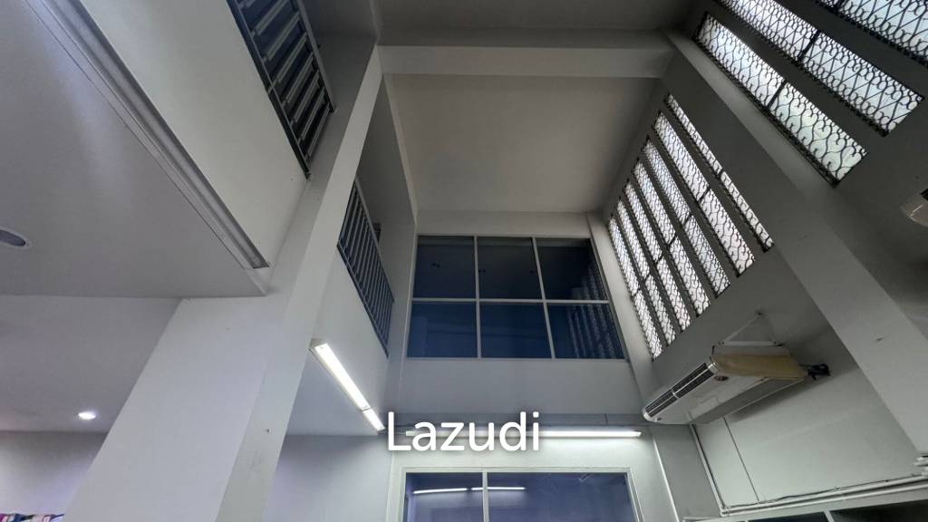 2000 sqm 6-storey corner commercial building in Wat Sommanat Bangkok