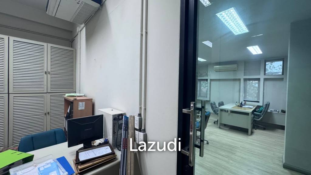 2000 sqm 6-storey corner commercial building in Wat Sommanat Bangkok