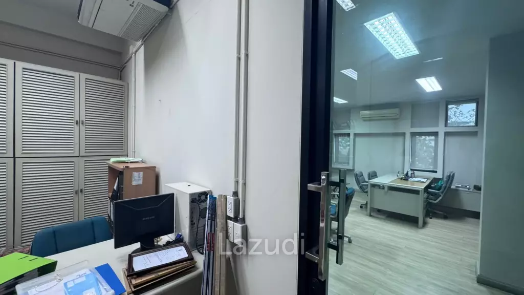 2000 sqm 6-storey corner commercial building in Wat Sommanat Bangkok