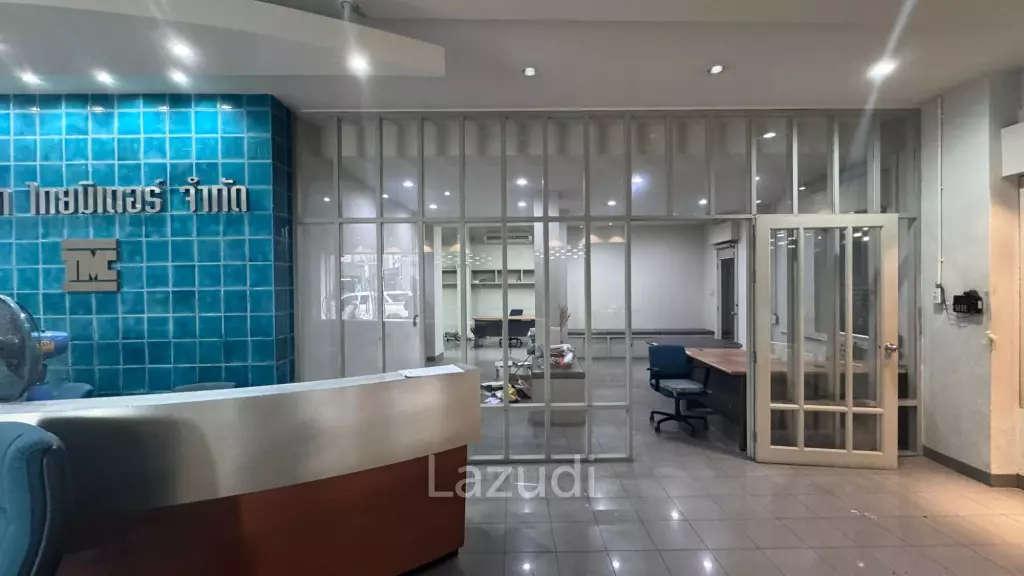 2000 sqm 6-storey corner commercial building in Wat Sommanat Bangkok