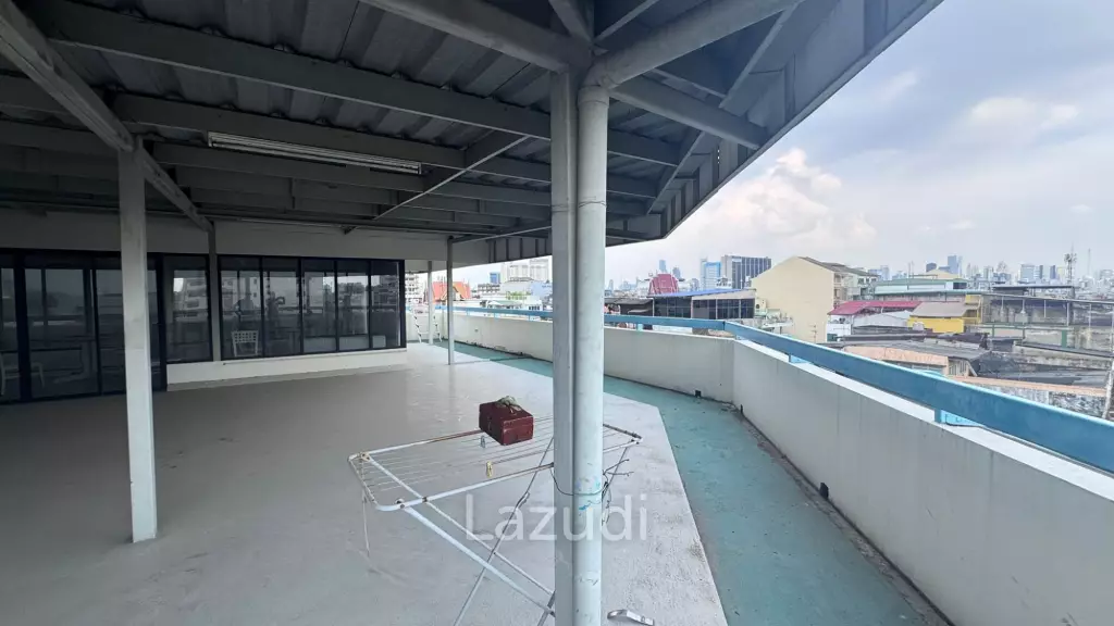 2000 sqm 6-storey corner commercial building in Wat Sommanat Bangkok
