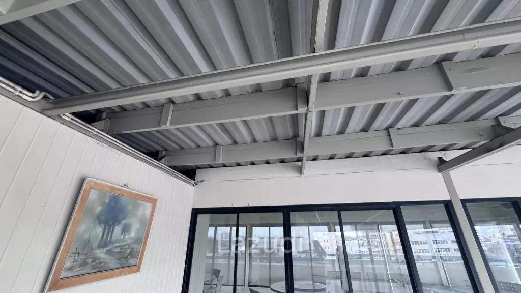2000 sqm 6-storey corner commercial building in Wat Sommanat Bangkok