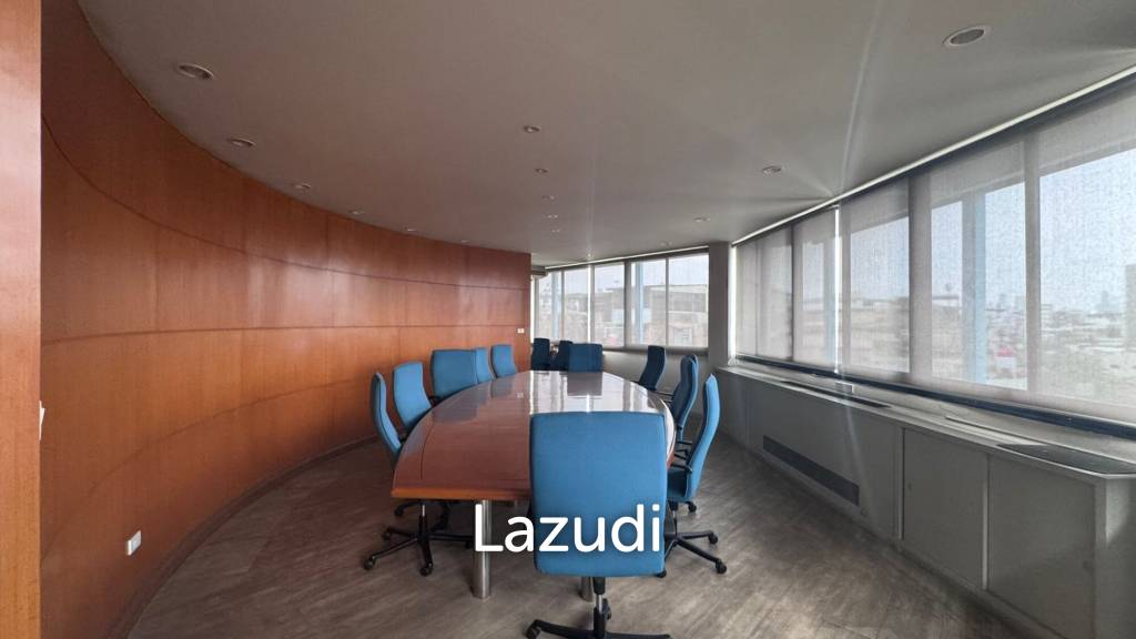 2000 sqm 6-storey corner commercial building in Wat Sommanat Bangkok