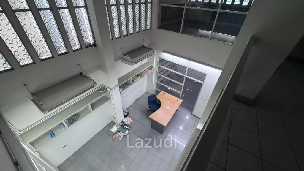 2000 sqm 6-storey corner commercial building in Wat Sommanat Bangkok