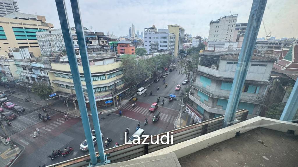 2000 sqm 6-storey corner commercial building in Wat Sommanat Bangkok