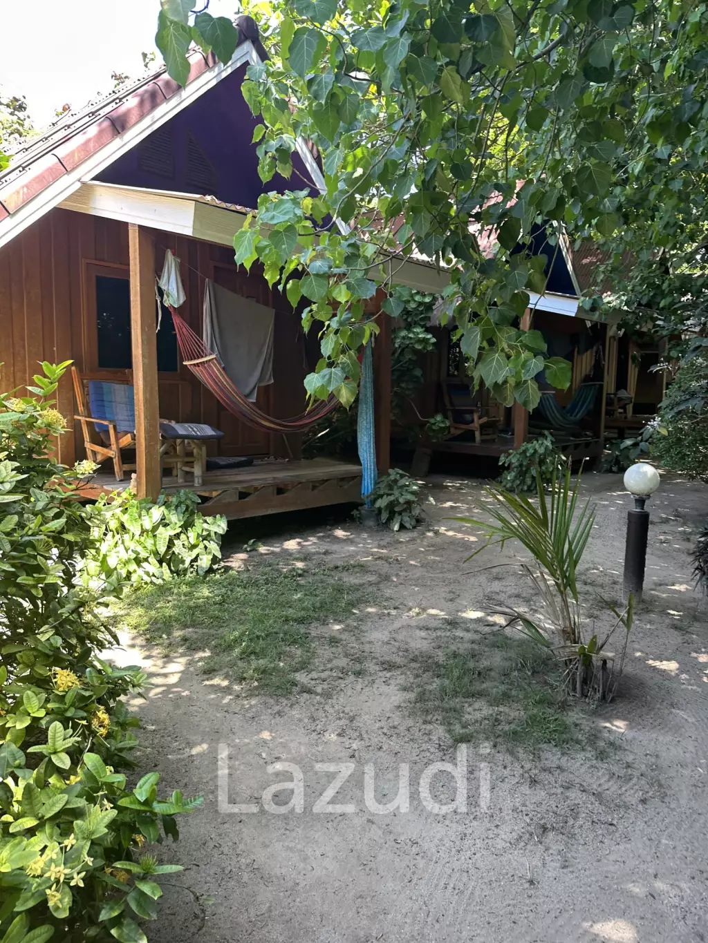 Beachfront Resort – 17 Bungalows – Tong Sala
