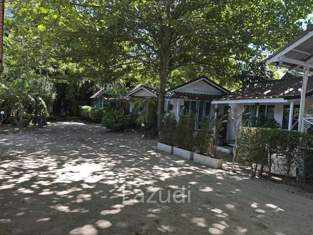 Beachfront Resort – 17 Bungalows – Tong Sala