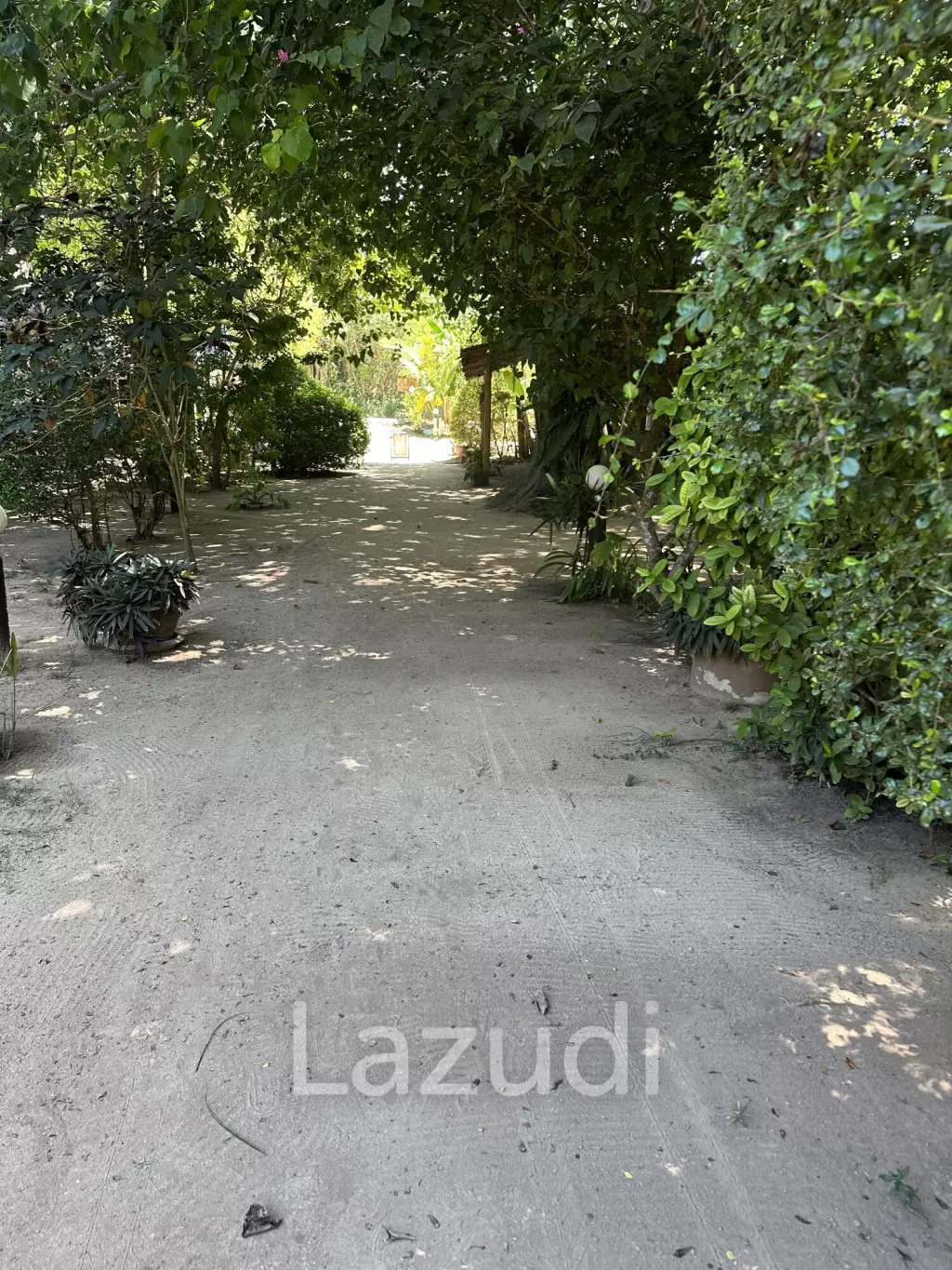 Beachfront Resort – 17 Bungalows – Tong Sala