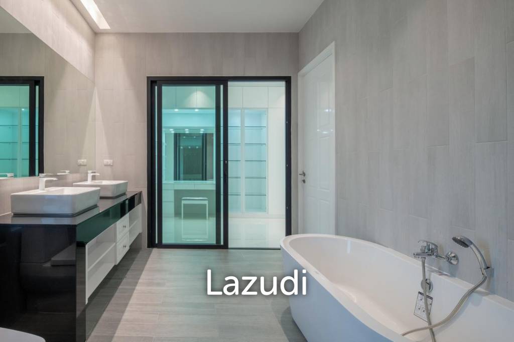 PARKLAND VILLA :  Stunning 4 Bed Pool villa