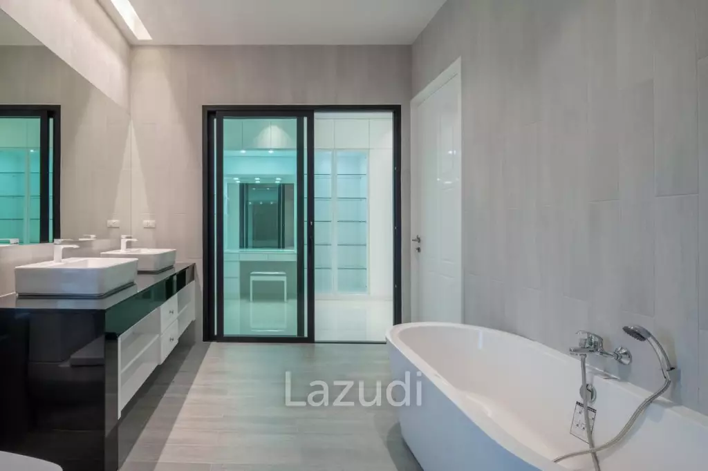 PARKLAND VILLA :  Stunning 4 Bed Pool villa