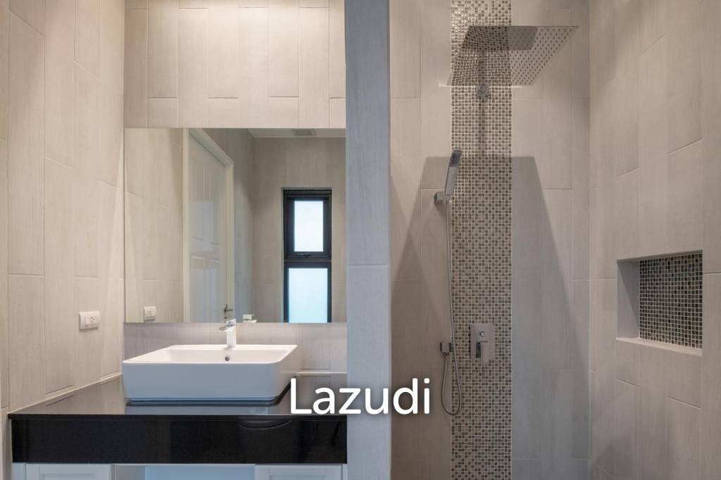 PARKLAND VILLA :  Stunning 4 Bed Pool villa