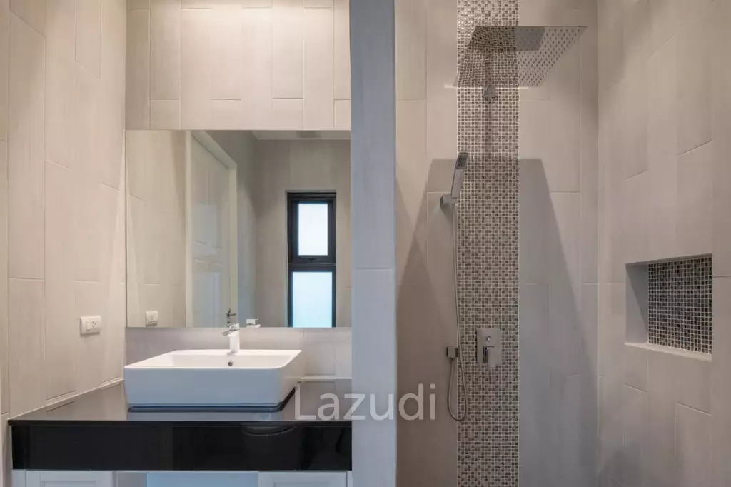 PARKLAND VILLA :  Stunning 4 Bed Pool villa
