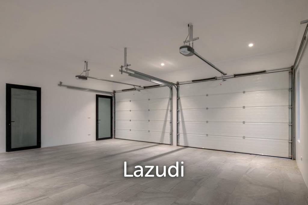 PARKLAND VILLA :  Stunning 4 Bed Pool villa