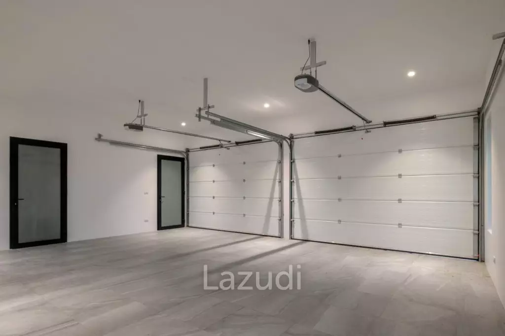 PARKLAND VILLA :  Stunning 4 Bed Pool villa