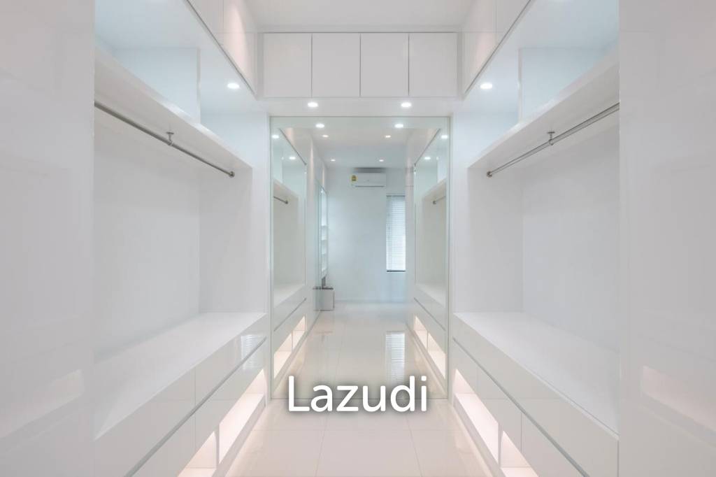 PARKLAND VILLA :  Stunning 4 Bed Pool villa