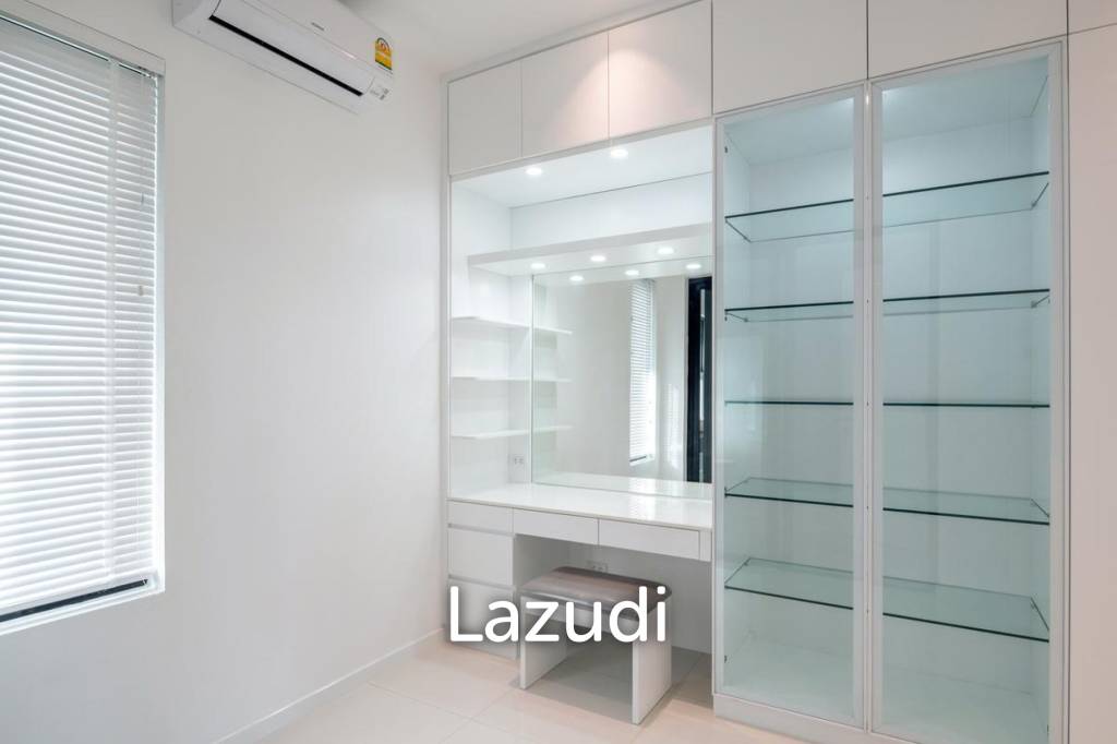 PARKLAND VILLA :  Stunning 4 Bed Pool villa