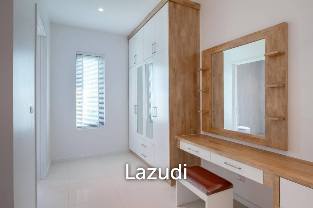 PARKLAND VILLA :  Stunning 4 Bed Pool villa