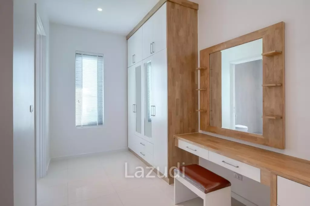 PARKLAND VILLA :  Stunning 4 Bed Pool villa