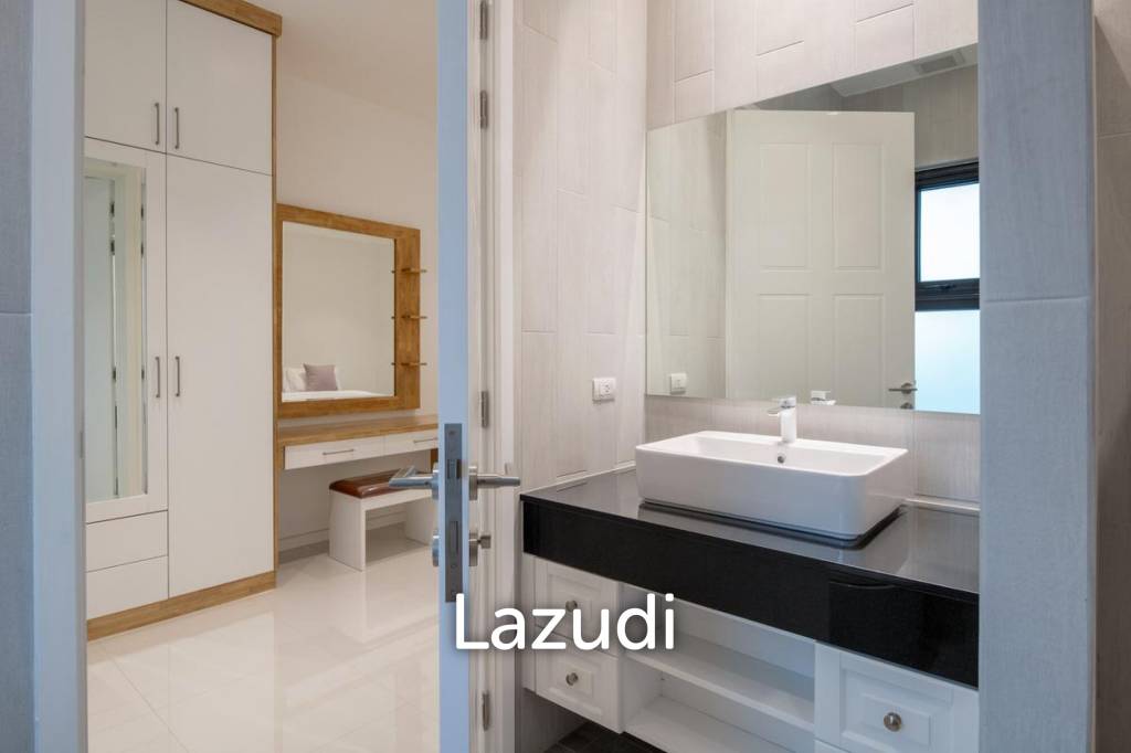 PARKLAND VILLA :  Stunning 4 Bed Pool villa