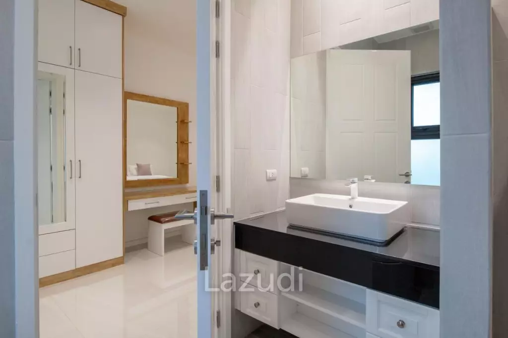 PARKLAND VILLA :  Stunning 4 Bed Pool villa
