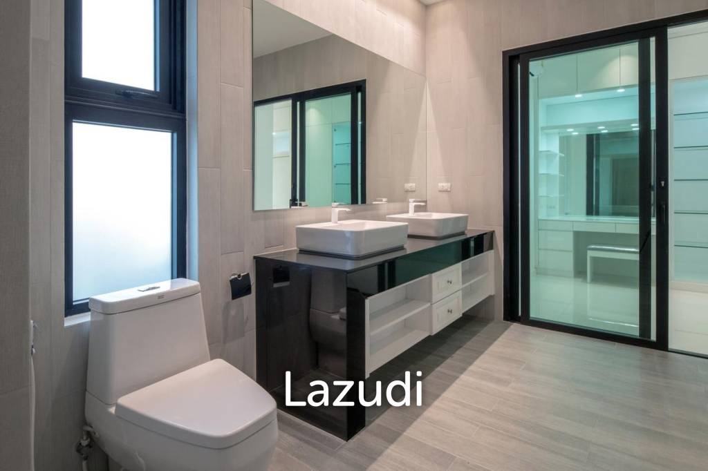 PARKLAND VILLA :  Stunning 4 Bed Pool villa