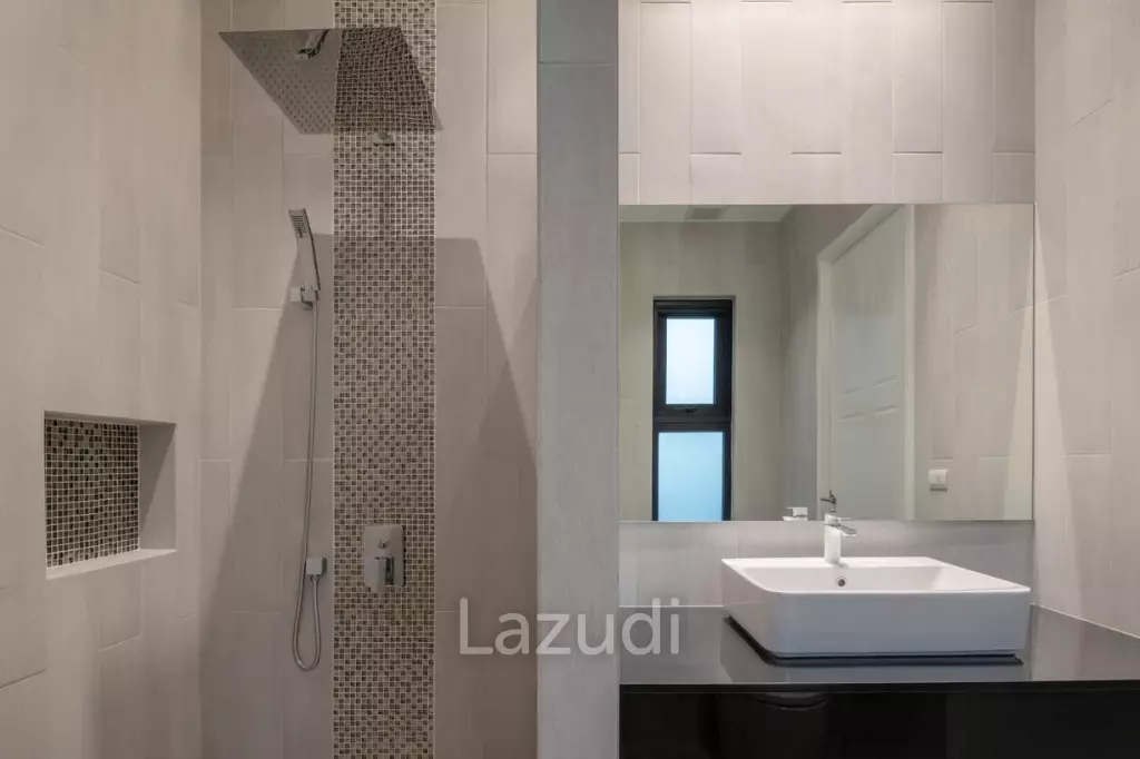 PARKLAND VILLA :  Stunning 4 Bed Pool villa