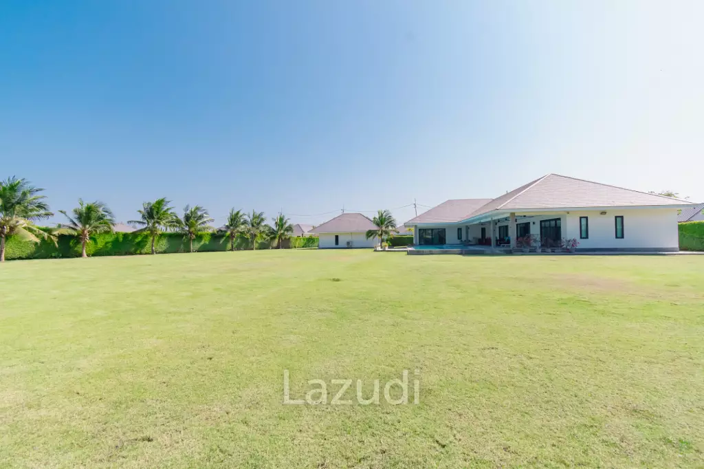 PARKLAND VILLA :  Stunning 4 Bed Pool villa