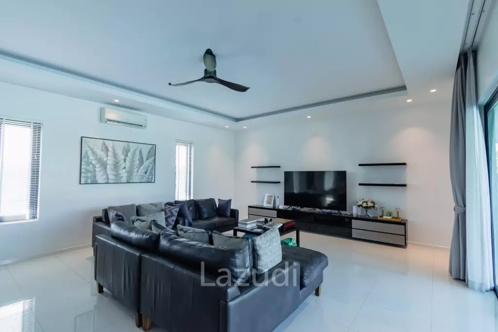 PARKLAND VILLA :  Stunning 4 Bed Pool villa
