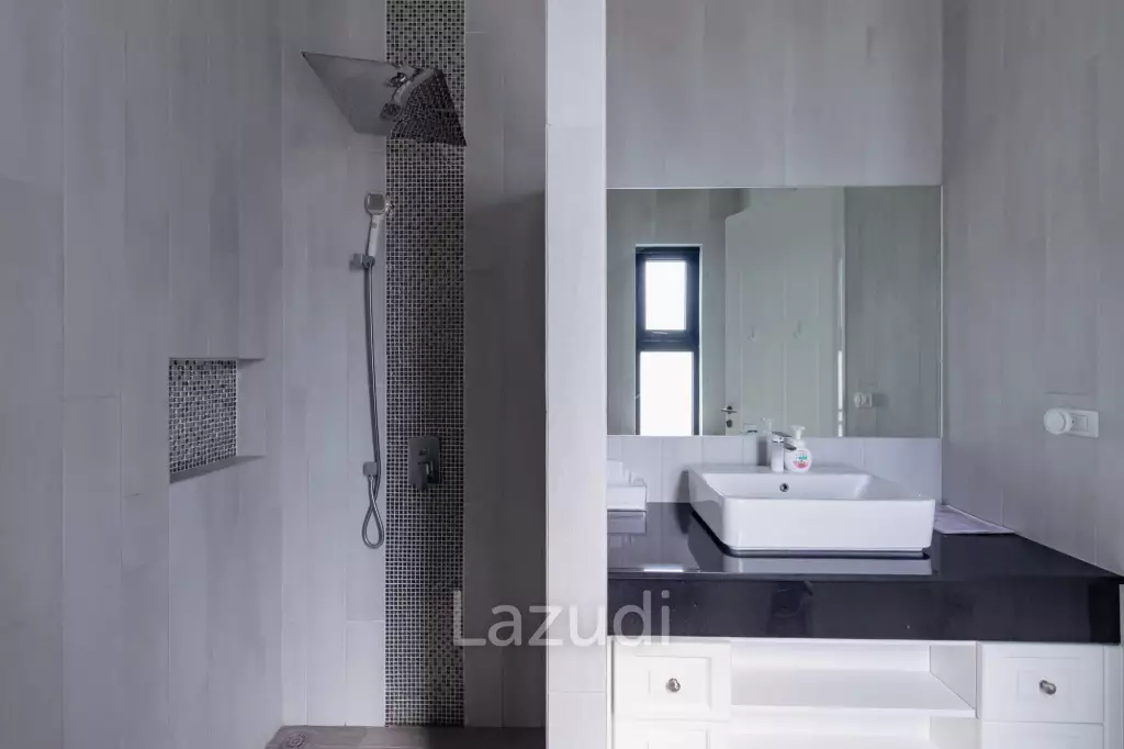 PARKLAND VILLA :  Stunning 4 Bed Pool villa