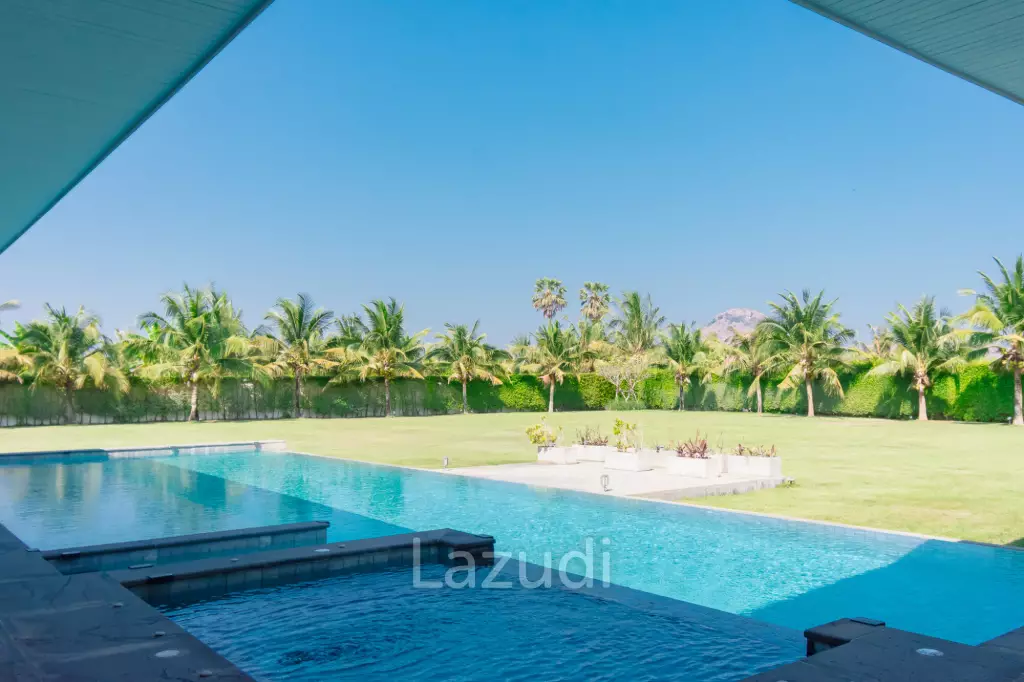 PARKLAND VILLA :  Stunning 4 Bed Pool villa