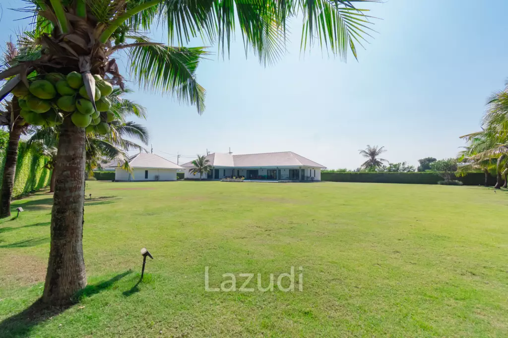 PARKLAND VILLA :  Stunning 4 Bed Pool villa