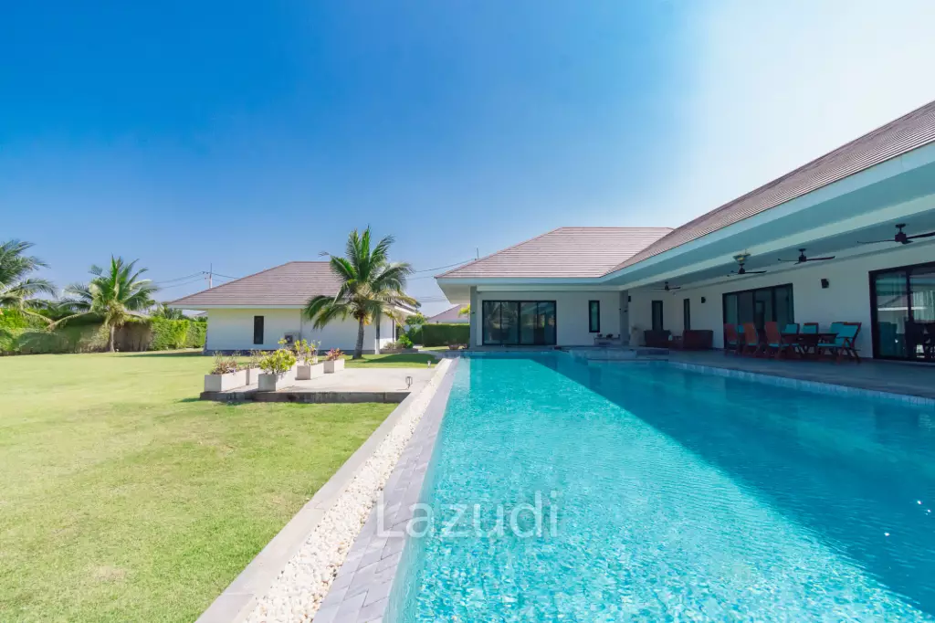 PARKLAND VILLA :  Stunning 4 Bed Pool villa