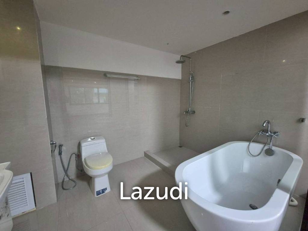 8 Bed 7 Bath 375 SQ.M. Jomtien Condotel And Village