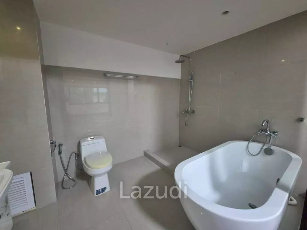 8 Bed 7 Bath 375 SQ.M. Jomtien Condotel And Village