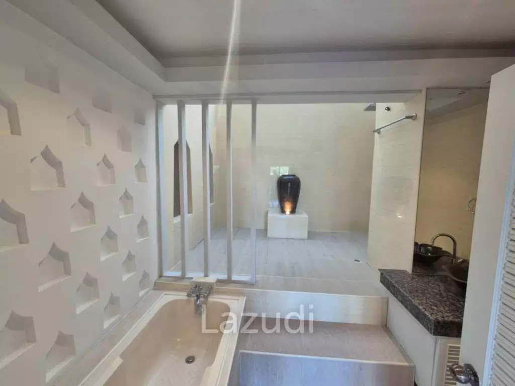 8 Bed 7 Bath 375 SQ.M. Jomtien Condotel And Village