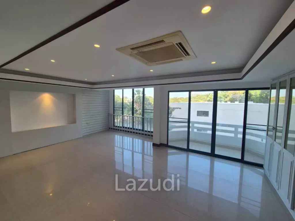 8 Bed 7 Bath 375 SQ.M. Jomtien Condotel And Village