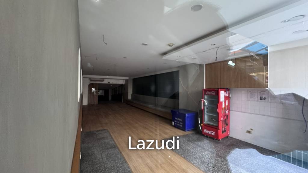 139 sqm Ground Floor Restaurant Bar for Lease in Khlong Toei Bangkok
