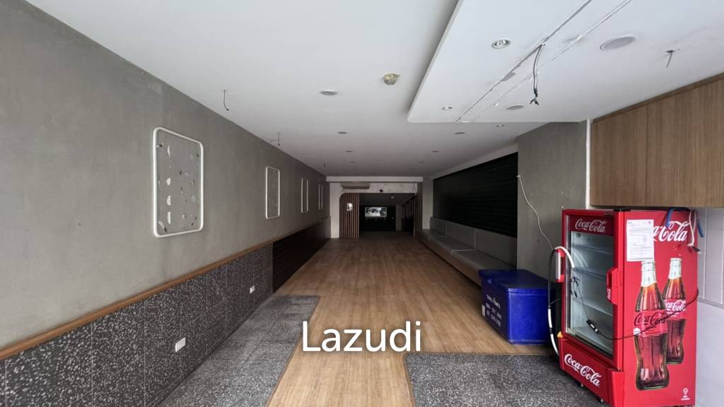 139 sqm Ground Floor Restaurant Bar for Lease in Khlong Toei Bangkok