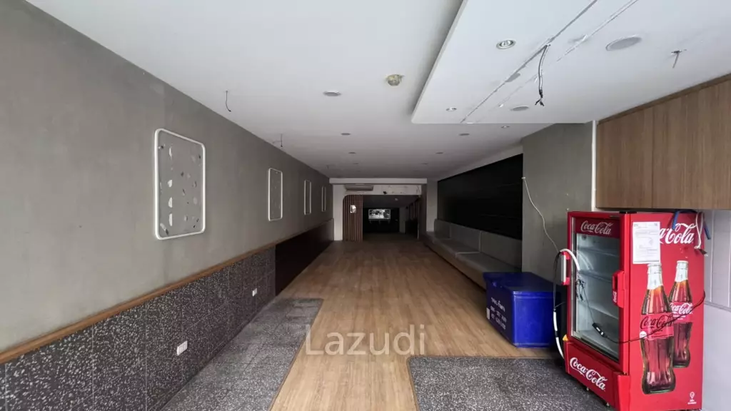 139 sqm Ground Floor Restaurant Bar for Lease in Khlong Toei Bangkok