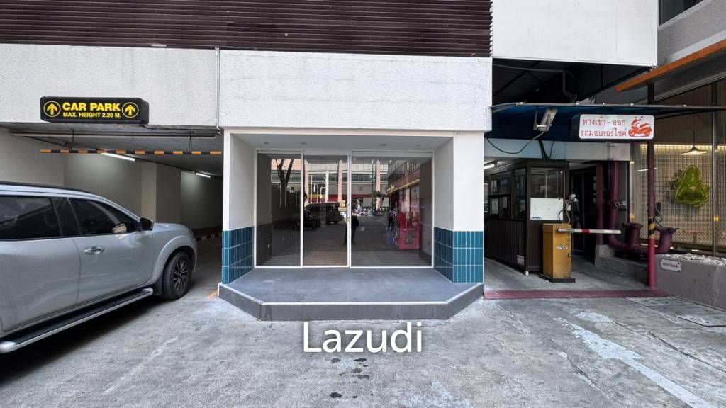 139 sqm Ground Floor Restaurant Bar for Lease in Khlong Toei Bangkok