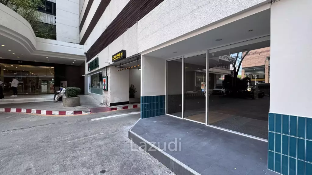 139 sqm Ground Floor Restaurant Bar for Lease in Khlong Toei Bangkok