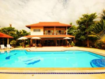 Great Location Pool Villa very Nr Beach