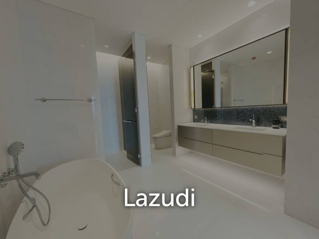 Spacious 4-Bedroom Condo with Panoramic City Views for Sale in Lumpini