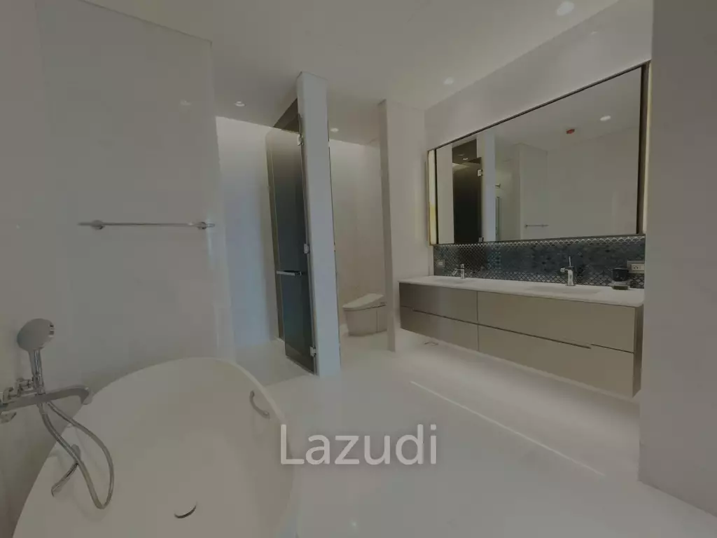 Spacious 4-Bedroom Condo with Panoramic City Views for Sale in Lumpini
